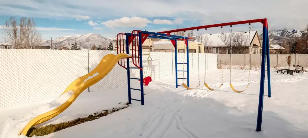 Jak zabezpieczyć huśtawkę ogrodową